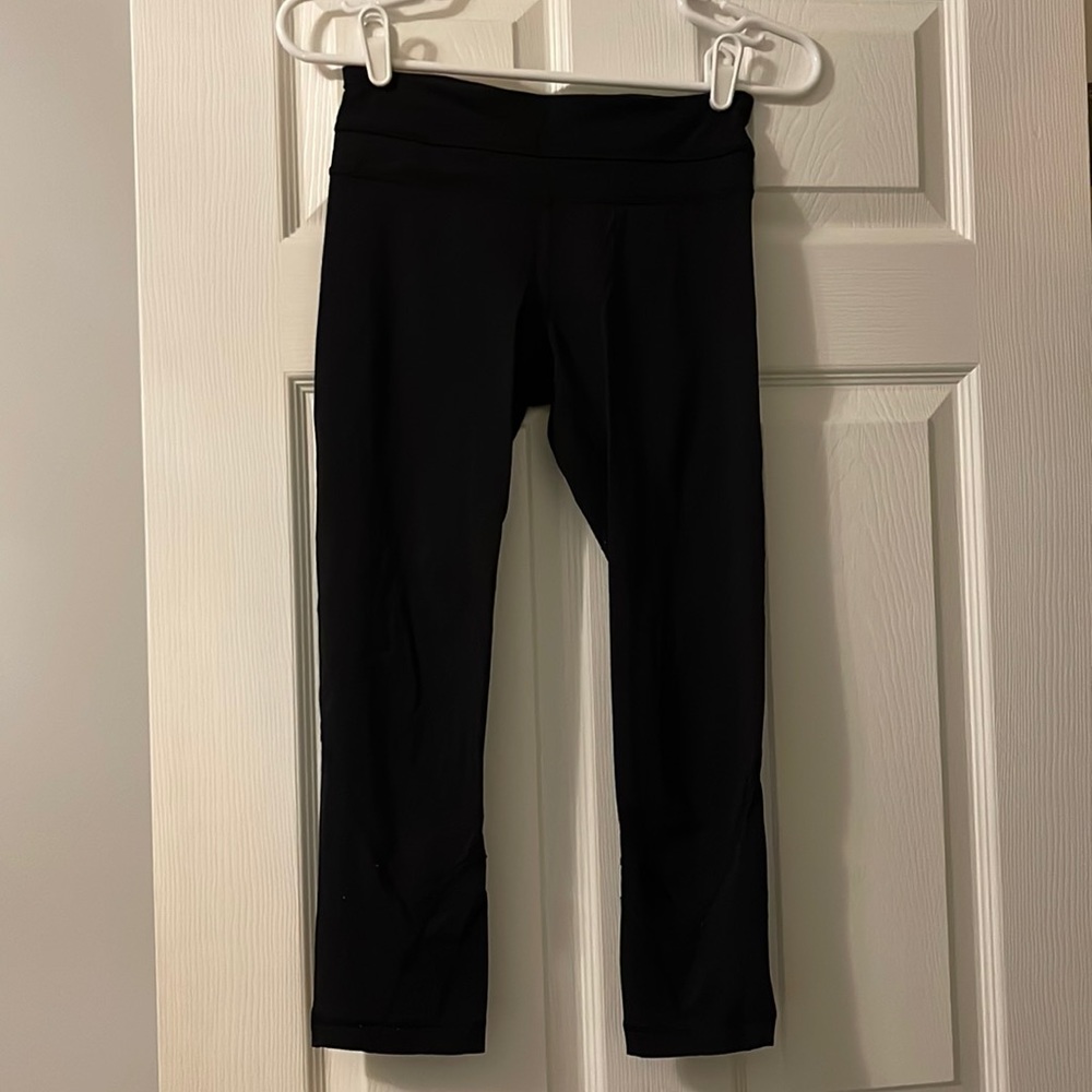 Lululemon Mesh Panels Crop 21"
